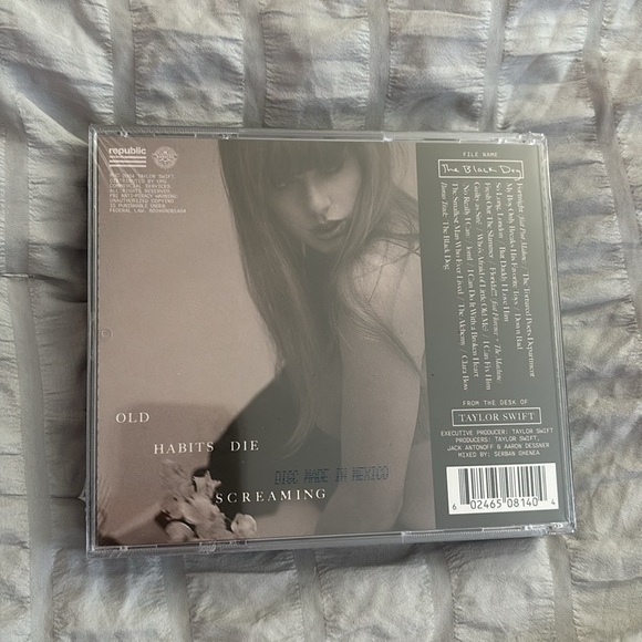 Tortured Poets Department Collector's Edition Deluxe CD The Black Dog Edition - Picture 8 of 8